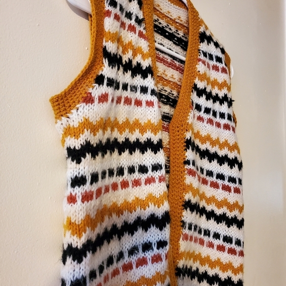 Womens 70's Earthtoned hand knitted vest - Picture 5 of 16